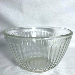 Pyrex 3 Cup Ribbed Clear Bowl 7401-S